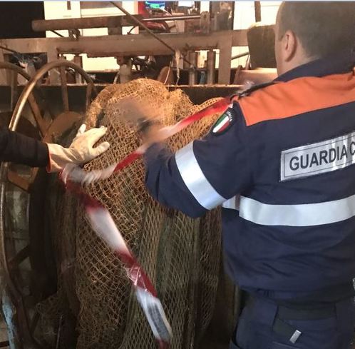 Guardia costiera - Blitz in mare contro la pesca illegale