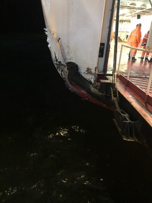 La M/n Rio Marina Bella urta a banchina in arrivo a Portoferraio.
Nessun danno alle persone trasportate